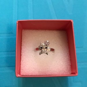 🎀925 stamped sterling silver HK ring with CZs 👑